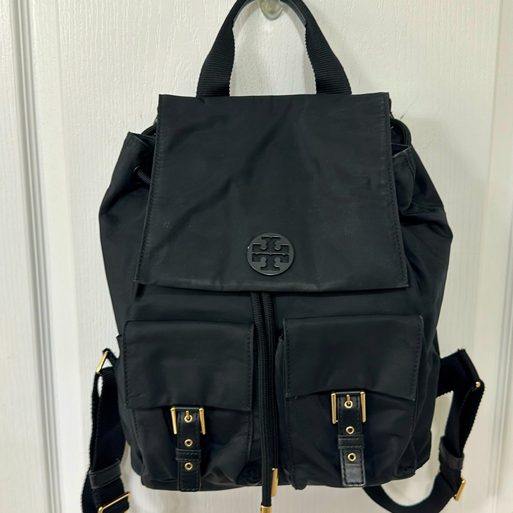 Tory Burch Nylon Black Backpack in GUC w/Magnetic Closures NO TARNISH